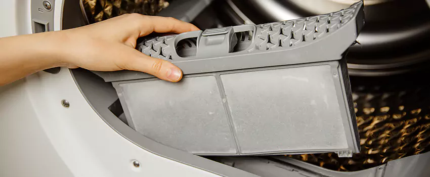 Signs Of A Clogged Dryer Lint Trap in Kingstowne, Virginia